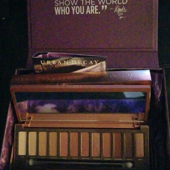 Urban Decay Naked Heat eyeshadow palette - Picture 8 of 8